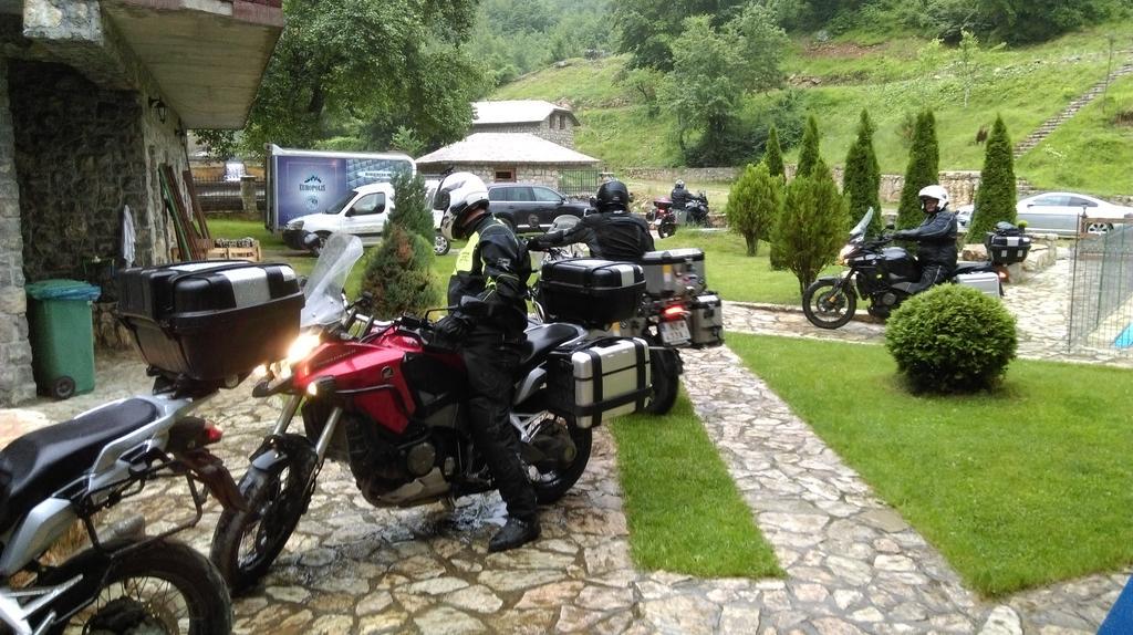 베라네 Etno Selo Vrelo & Camping 게스트하우스 외부 사진