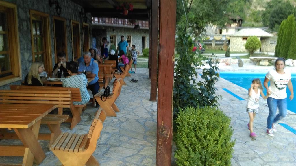 베라네 Etno Selo Vrelo & Camping 게스트하우스 외부 사진